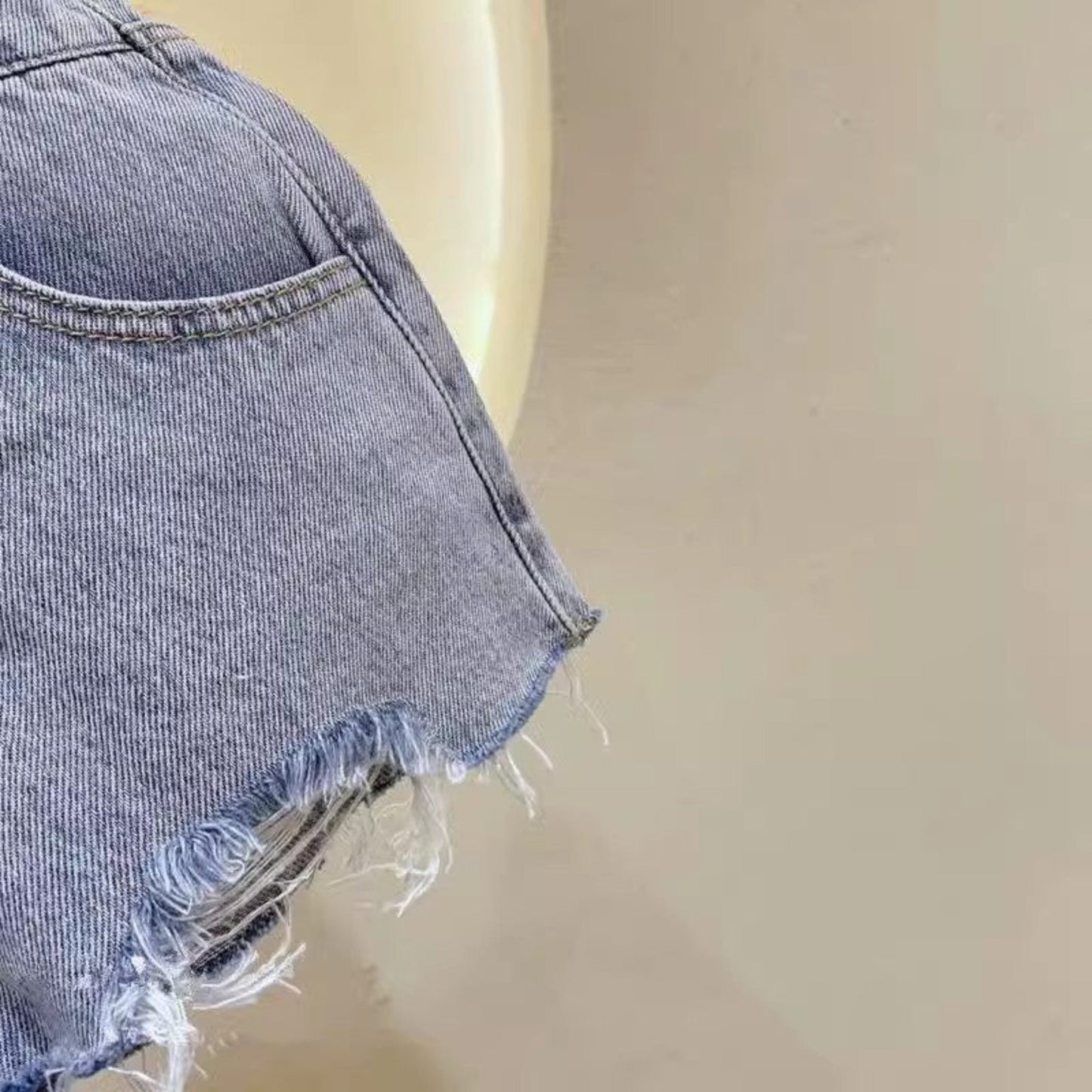 【メール便OK】裾のカットオフデザインデニムショートパンツ wrw25ss172