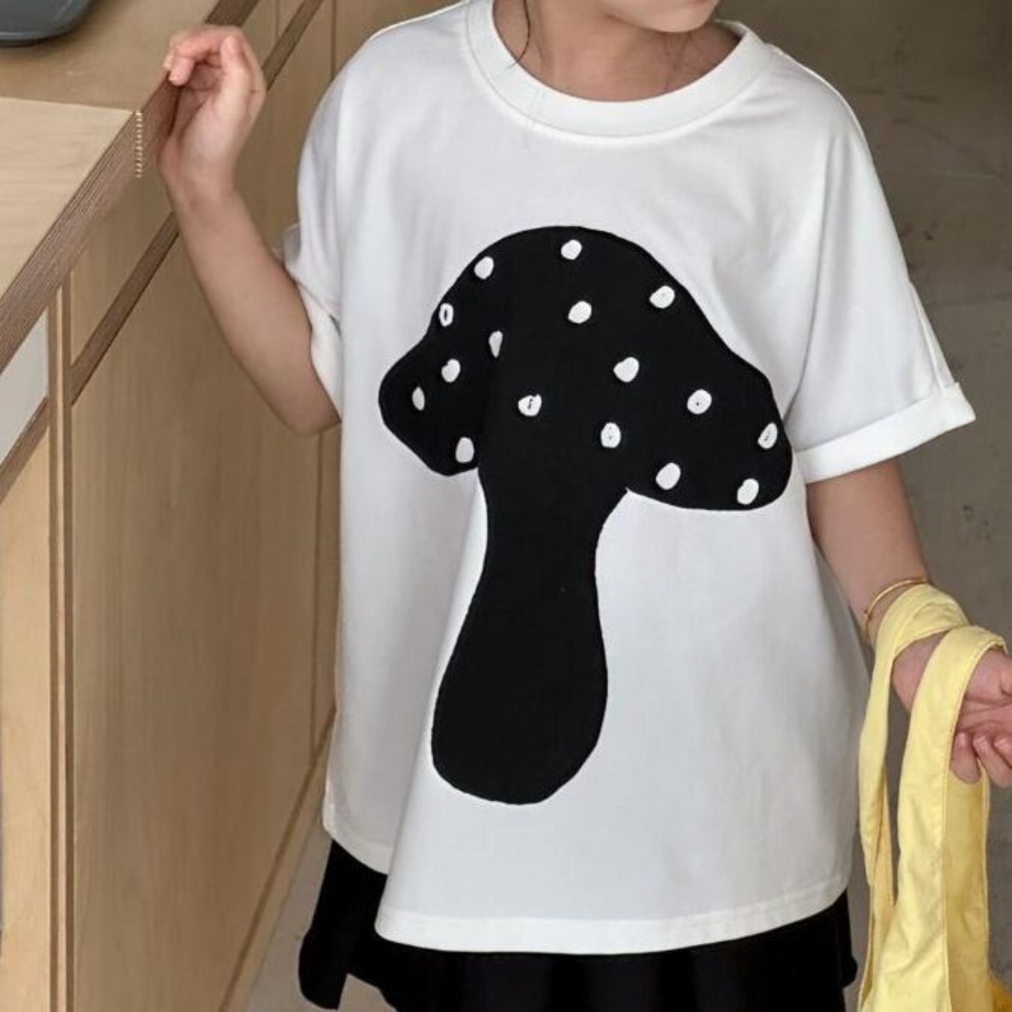 【メール便OK】キノコ付け半袖オーバーサイズグラフィックTシャツ wrw25ss318