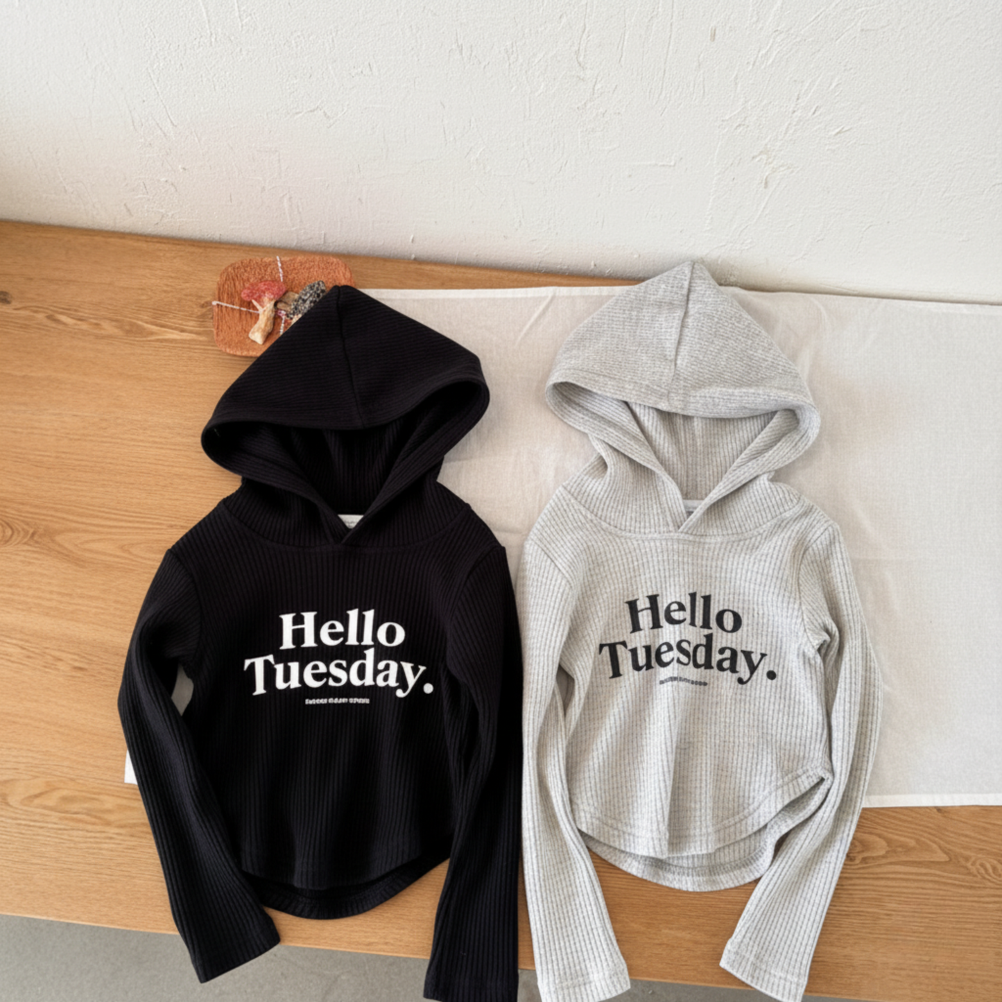 【メール便OK】リブ素材ロゴクロップドフーディ   wrw25aw135