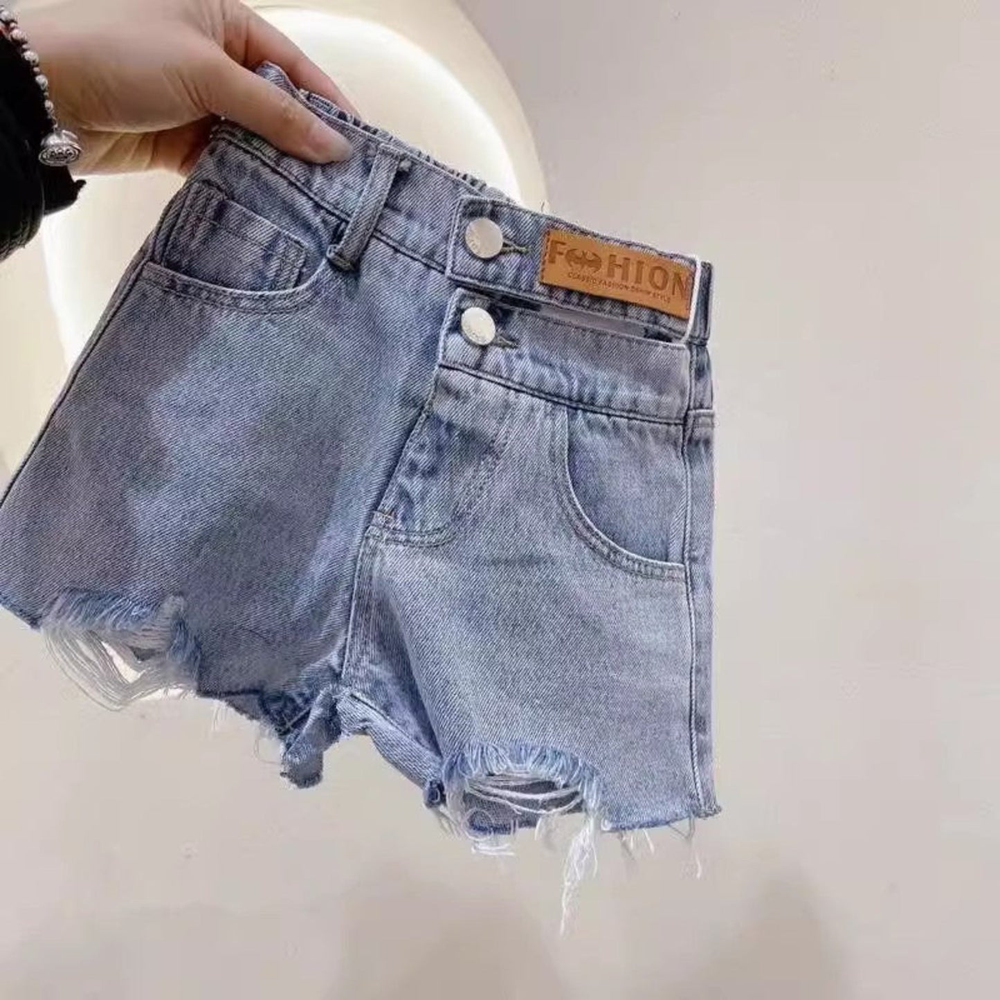 【メール便OK】裾のカットオフデザインデニムショートパンツ   wrw25ss172