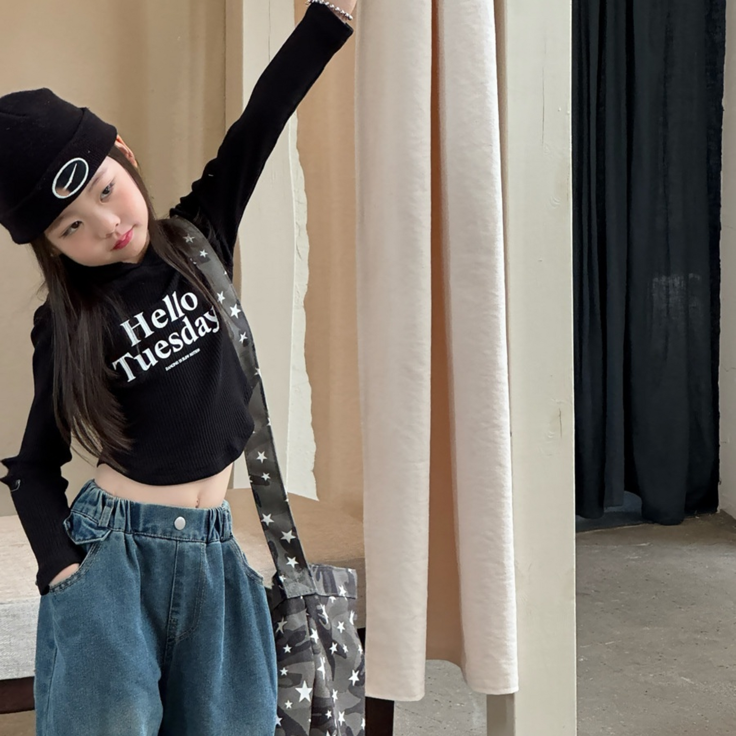 【メール便OK】リブ素材ロゴクロップドフーディ   wrw25aw135