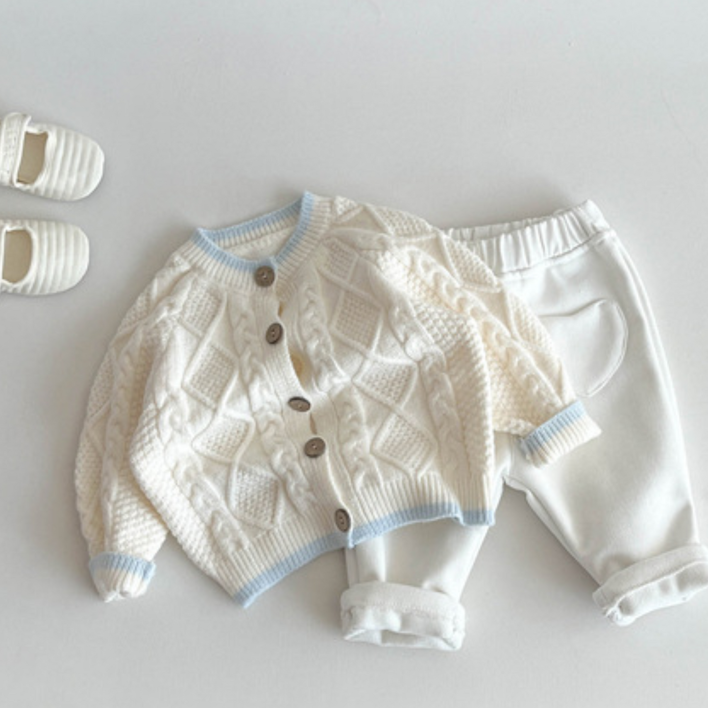 【メール便OK】袖口と裾のライン配色ウッドボタンニットセーター　wrw25aw020