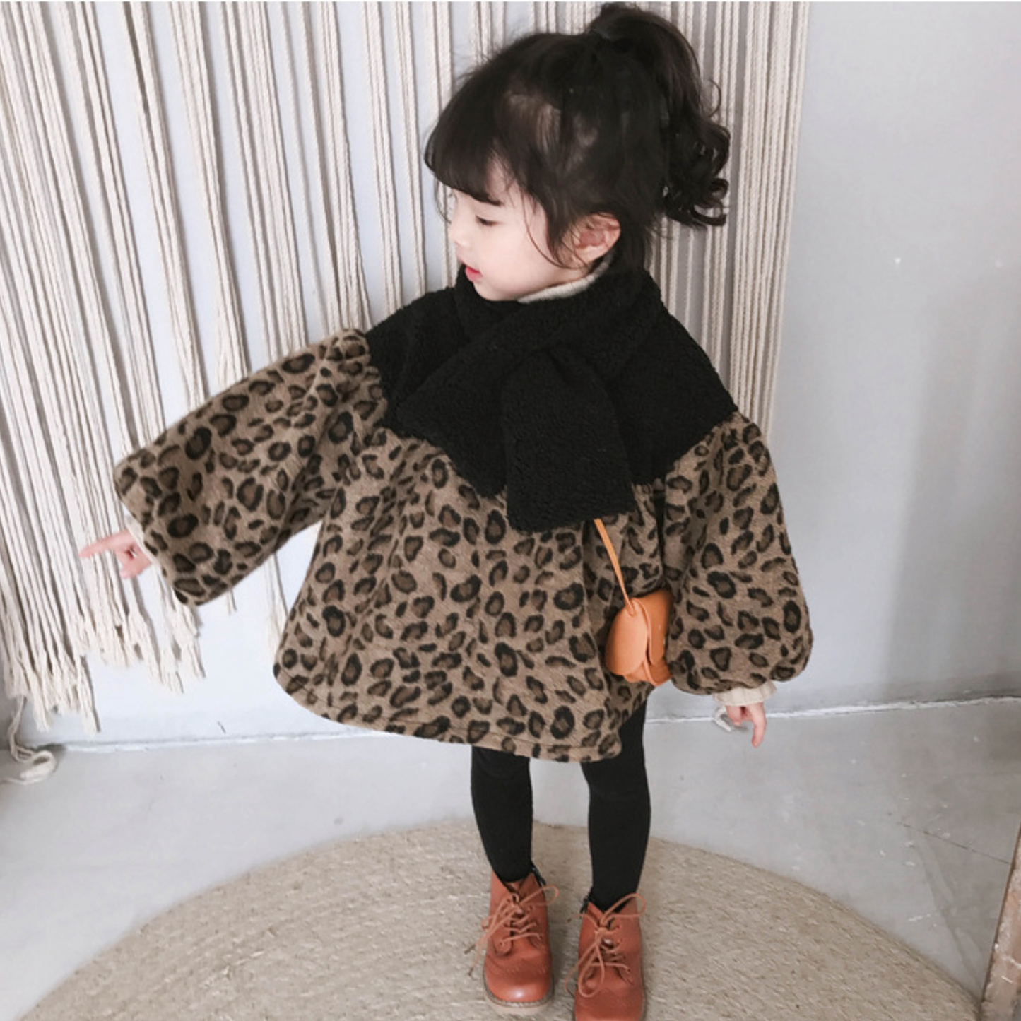 ふわふわのヒョウ柄アウター  wrw24aw351