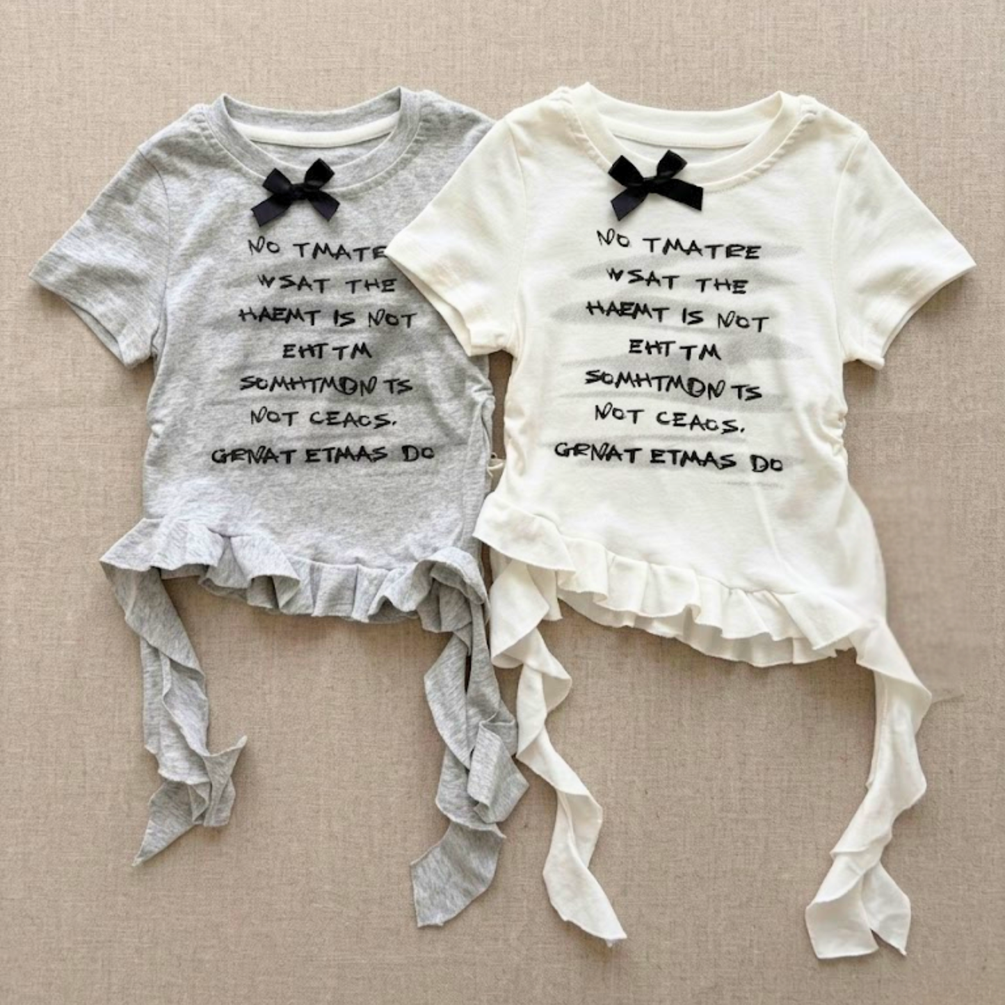 フロントリボン 英字プリント 裾フリルTシャツ  wrw1062626