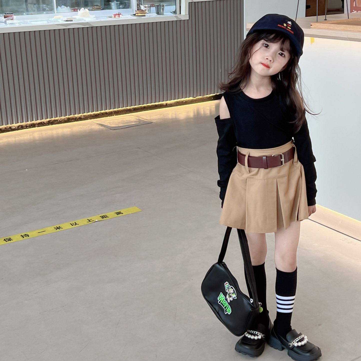 太めのベルト付きプリーツスカート　wrw25aw083