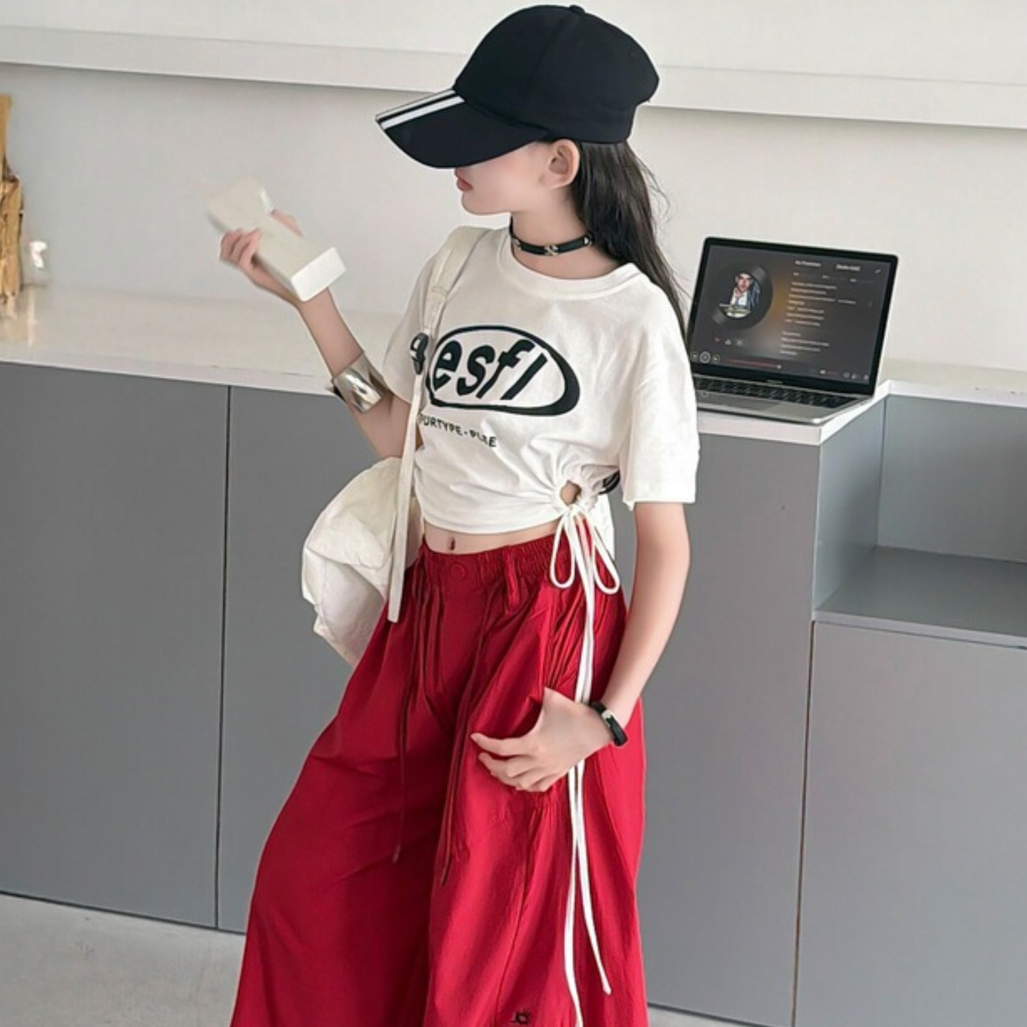 サイドドロスト ロゴ クロップドTシャツ  　wrw1062646