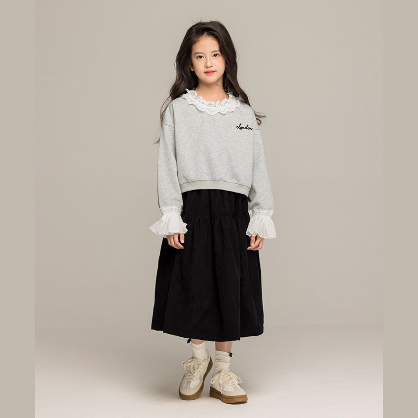 ネックと袖口レースプリーツトップス   wrw25sp004