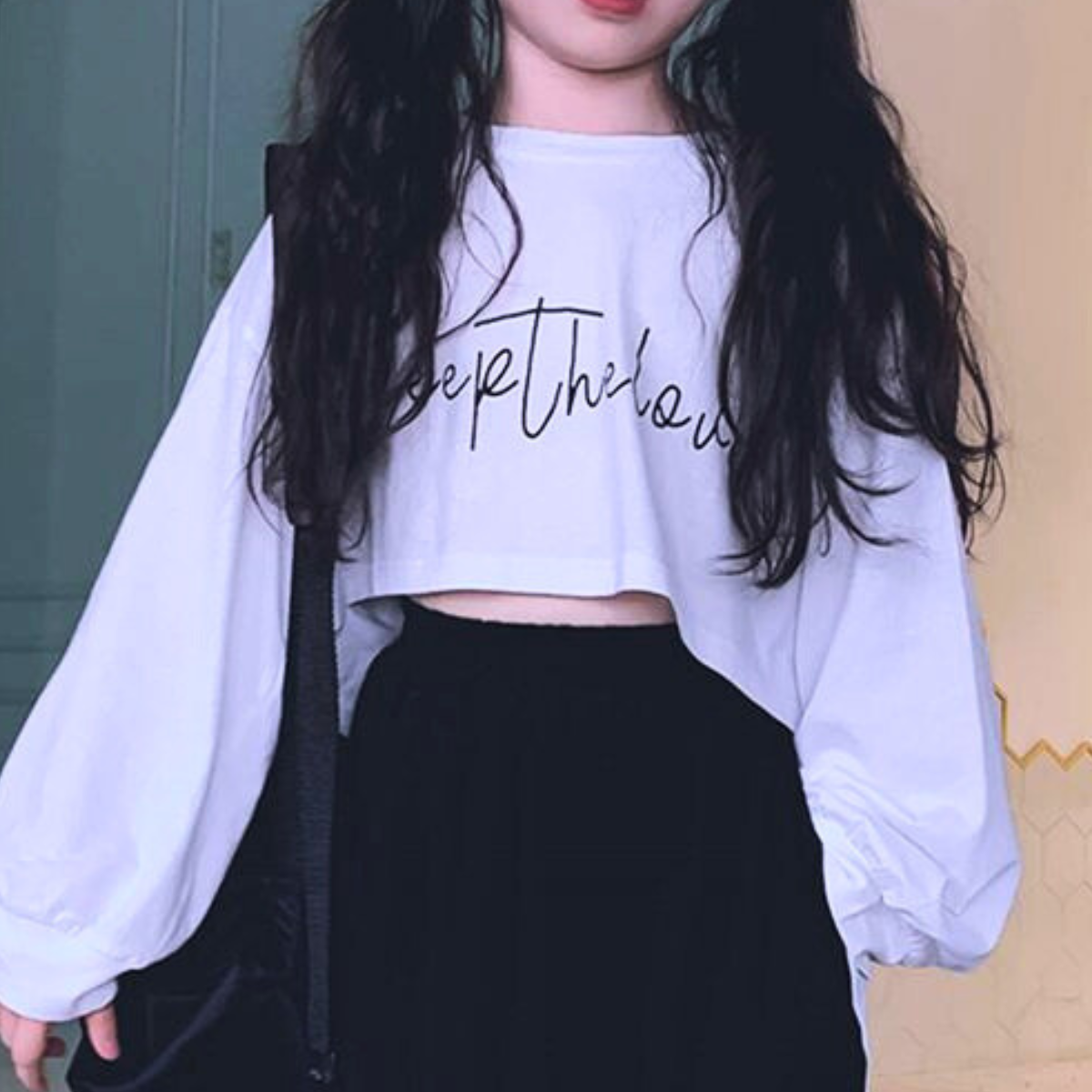 【メール便OK】ロゴプリントクロップド長袖ロンT  wrw24aw325